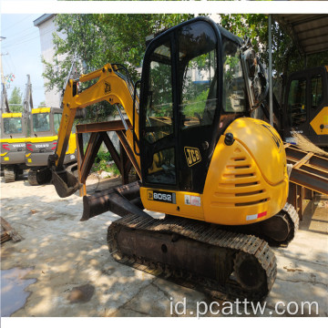 JCB menggunakan mini excavator yang digunakan